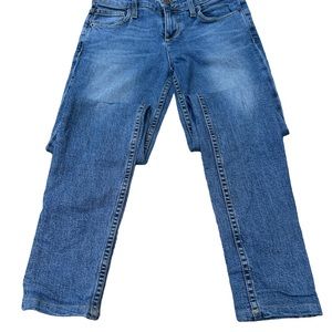 Alice + Olivia straight legged medium wash SZ 26. Inseam-29